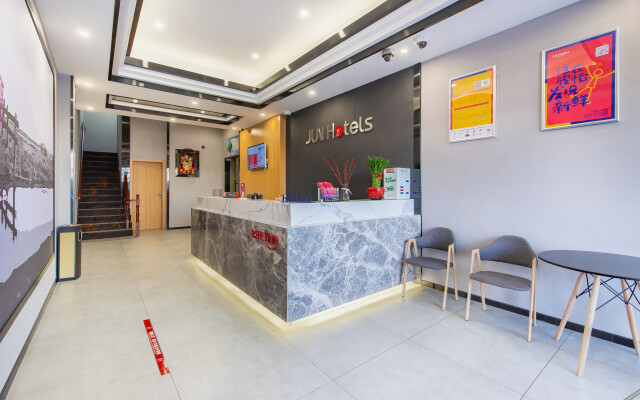 Yunyi Chain Hotel (Nanjing Qixia Yaohuamen Subway Station)