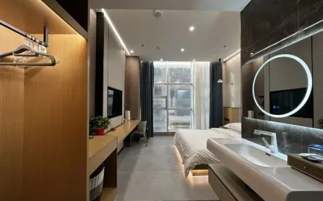 Four Seasons Lanting Hotel (Huijia Times Square)