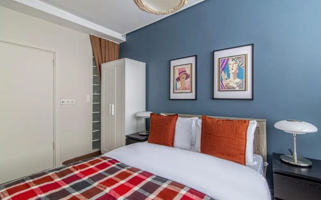 Charming Flat With Backyard Close to Zorlu Center