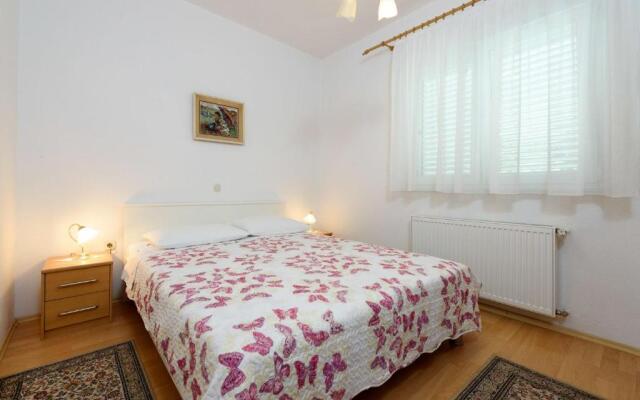 Holiday home VesnaD-25m from beach