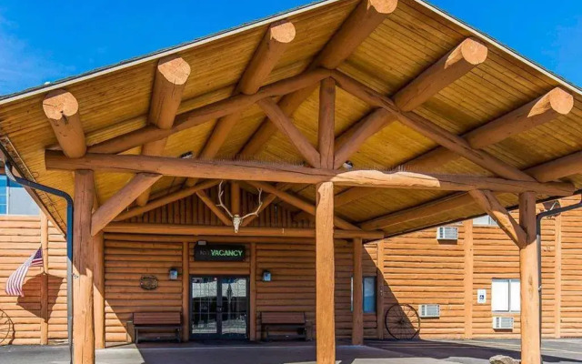 Antler Lodge - Gardiner MT