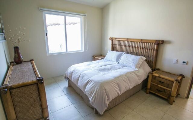 1BR Condo - Best Location! Pool+beach! Sleeps 4!!