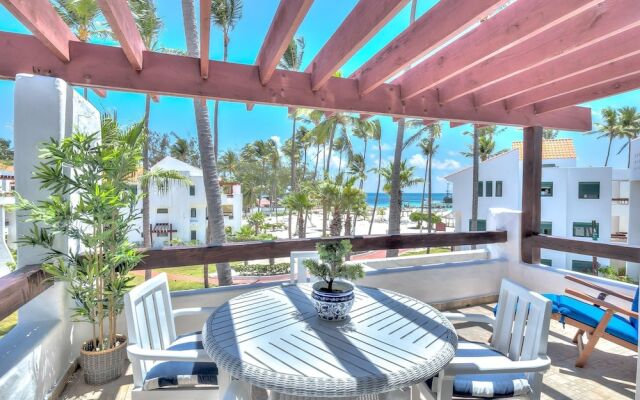 Beautiful Beachfront Apartment With Unique Ocean Views