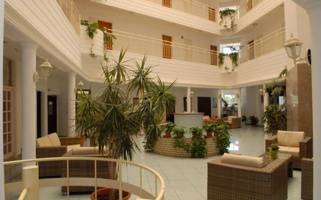Maistrali Hotel Apartments & Bungalows