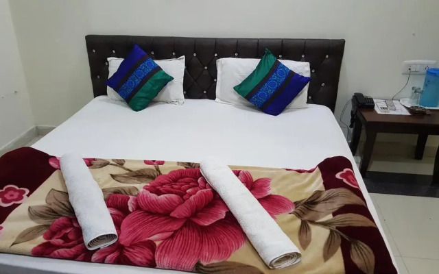OYO 14494 Hotel Ramneek