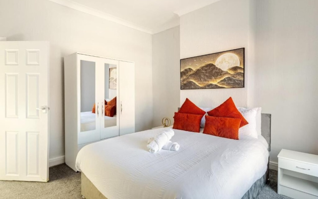 2 Bedroom House With Free Parking