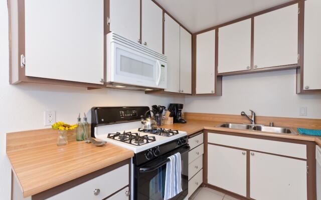 LA037 2 Bedroom Apartment By Senstay