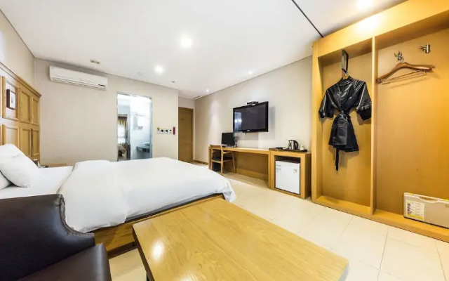 F HOTEL Yeongdeungpo