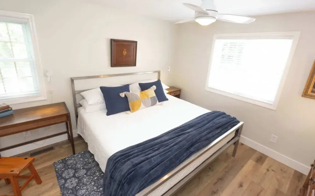 Heaven on Earth! 2 BDR Fontana Flat, Walk to Lake