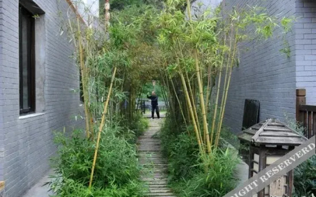 Yinju Xiangxi Inn