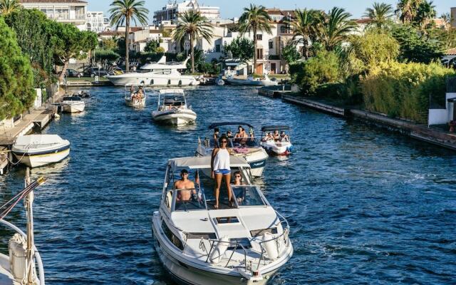 Apartment With sea View, Walking Distance to the Beach