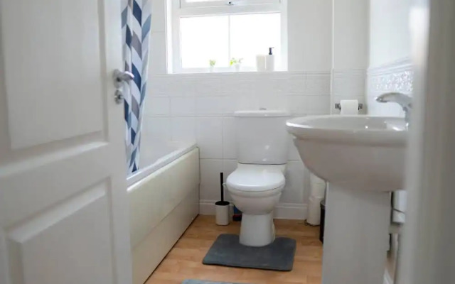 Stunning 6-bed House in Milton Keynes
