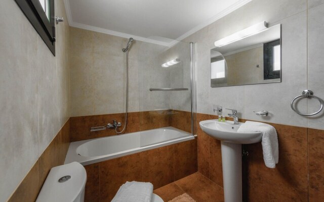 Alonaki Apartments