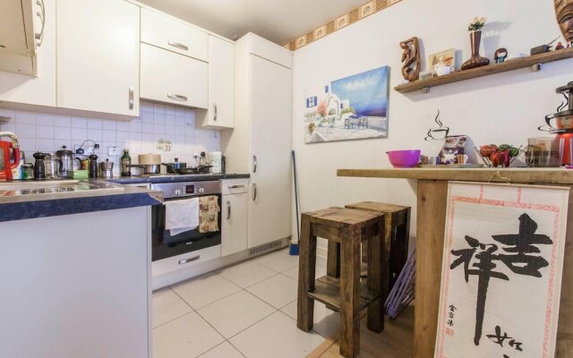 Amazing Riverside Boheme Home in SW London!