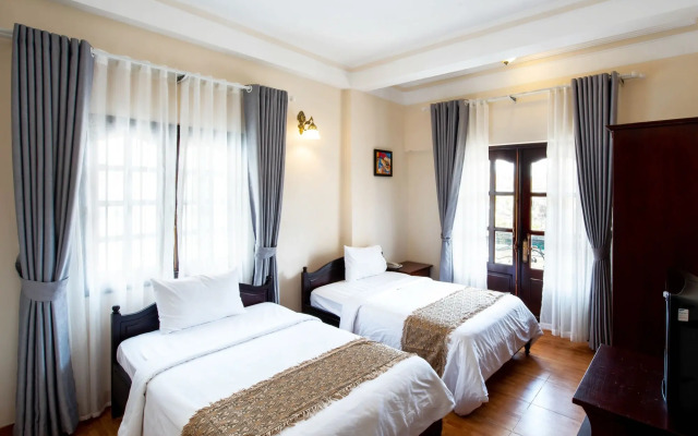 Le Petit Paris Hotel Dalat