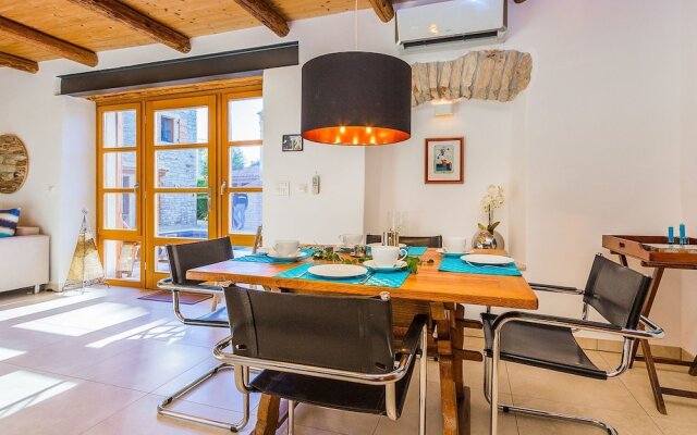Beautiful Villa Consisting of two Houses With Private Pool, Near Pula and Beach