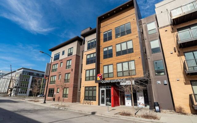 FRONTDESK Confluence on 3rd Apt Downtown Riverwalk Trails