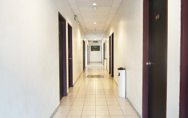 Kristal Hotel by OYO