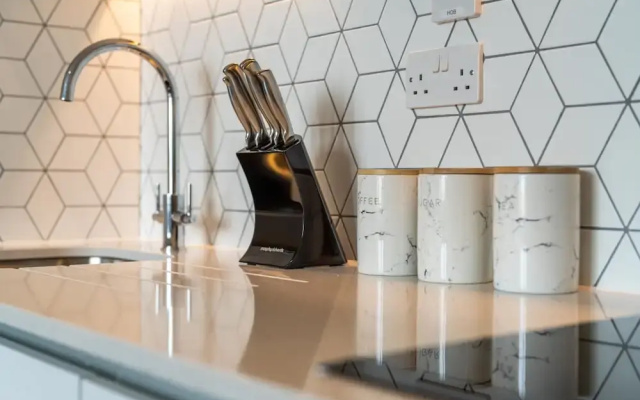 Luxury Apartments - Heathrow Airport - Free Parking