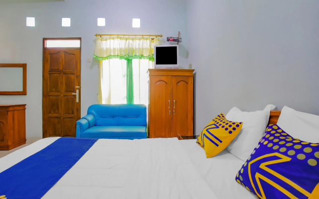 SPOT ON 90100 Hotel Kediri Bandungan – Guest Rooms – Bandungan