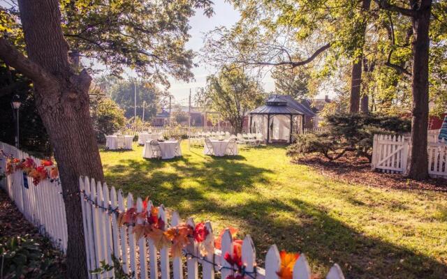 Silver Heart Inn and Cottages