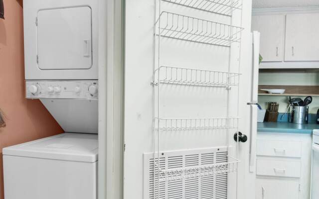 Pinnacle Port B2-208