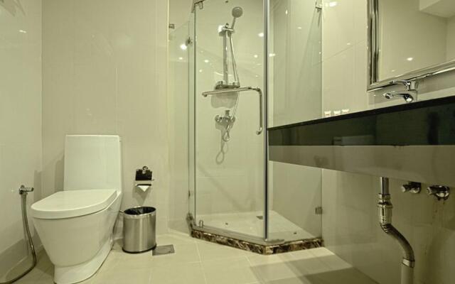 OYO 118 Golden Crown Hotel