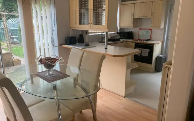 Stunning 3-bed House in Cheadle