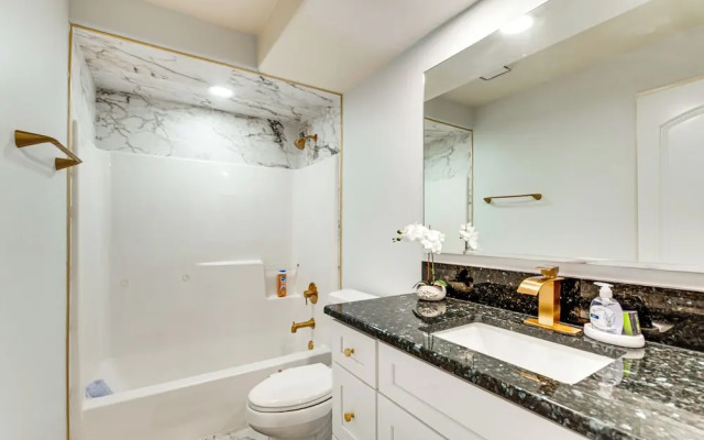 Waterfront Gem: Crystal River Family Home