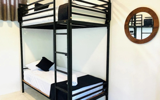 Mich's Surf Villa & Hostel