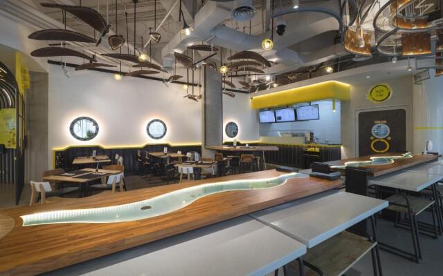 YELLO Hotel Kuta Beachwalk Bali