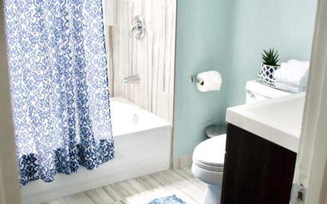 Sunny, Spacious, 3BR 1BA Davlin INN Chicago