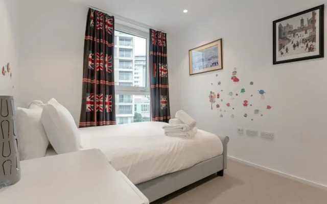 Modern 3 Bedroom Top Floor Apartment