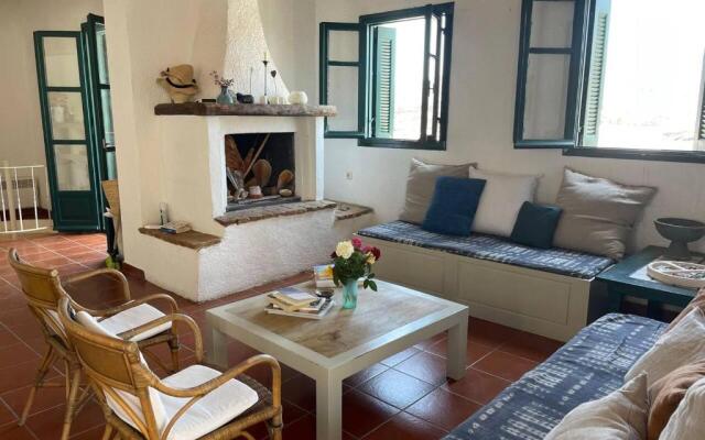 Charming two Bedroom Fisherman's House on Kea