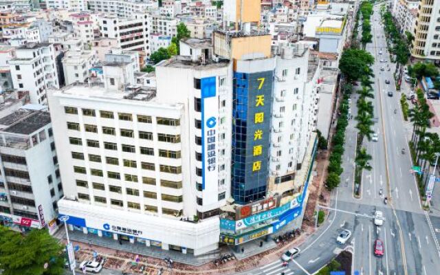 7 Days Inn Yunfu Luoding Central Branch