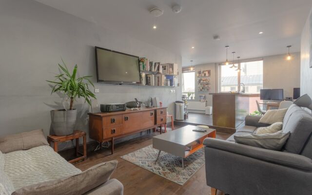 Modern 1 Bedroom Apartment in Central Location