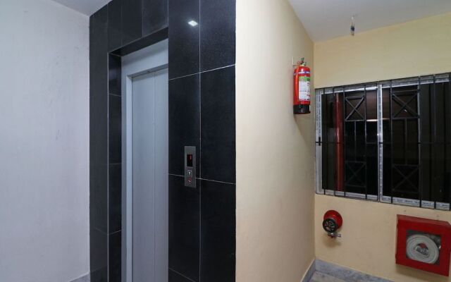 OYO 11723 Hotel Barney Grand