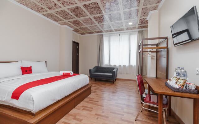 RedDoorz Plus near Soekarno Hatta Airport 2