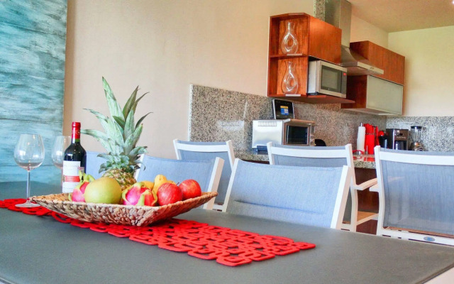 Luxurious & Central Condo In Playa Steps From The Beach