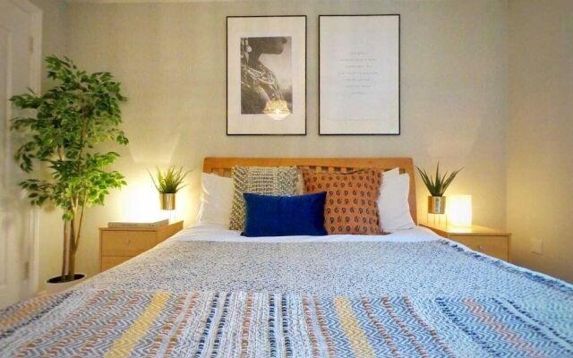 Central Spacious & Stylish Apartment