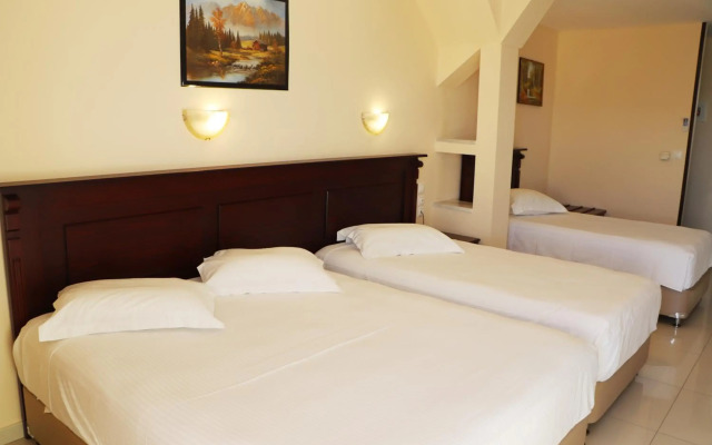 Hotel Kosta Famissi