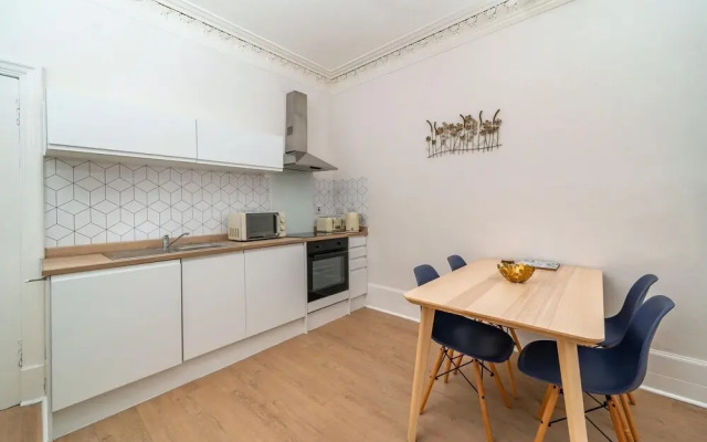 The Jam - Cunningly Good Cunningham Street Apartment