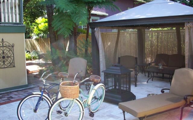 Larelle House Bed & Breakfast