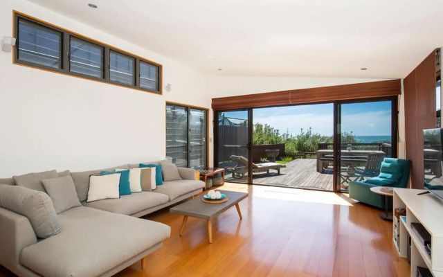 Illaroo I Absolute Waterfront with Spa