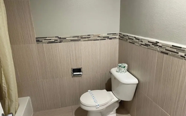 Passport Inn & Suites Corona Hotel