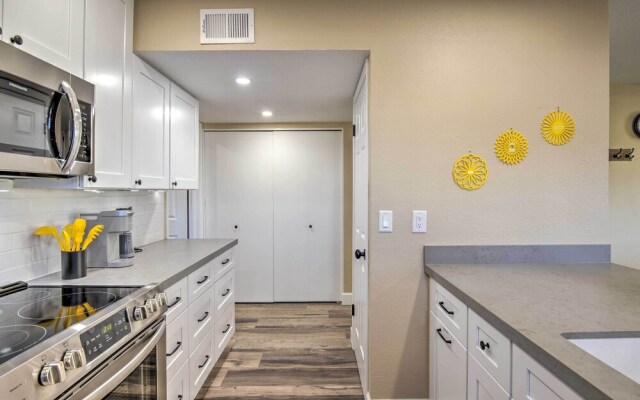 Arizona Condo w/ Community Pool & Hot Tub