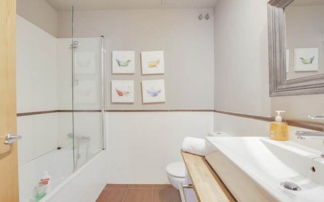 Spacious 4bed in Central Barcelona, 8mins to Metro