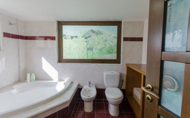 Dim Art Traditional Villa