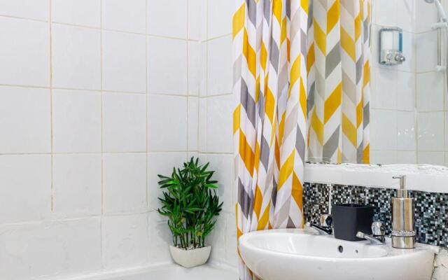 4 Beds Sleeps 6 - Elegance Leisure Stay, Burnley