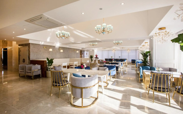 Baymond Hotel